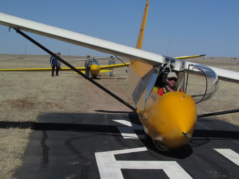 Solitaire, 2-32, and Grob, ready to launch, March 2015
